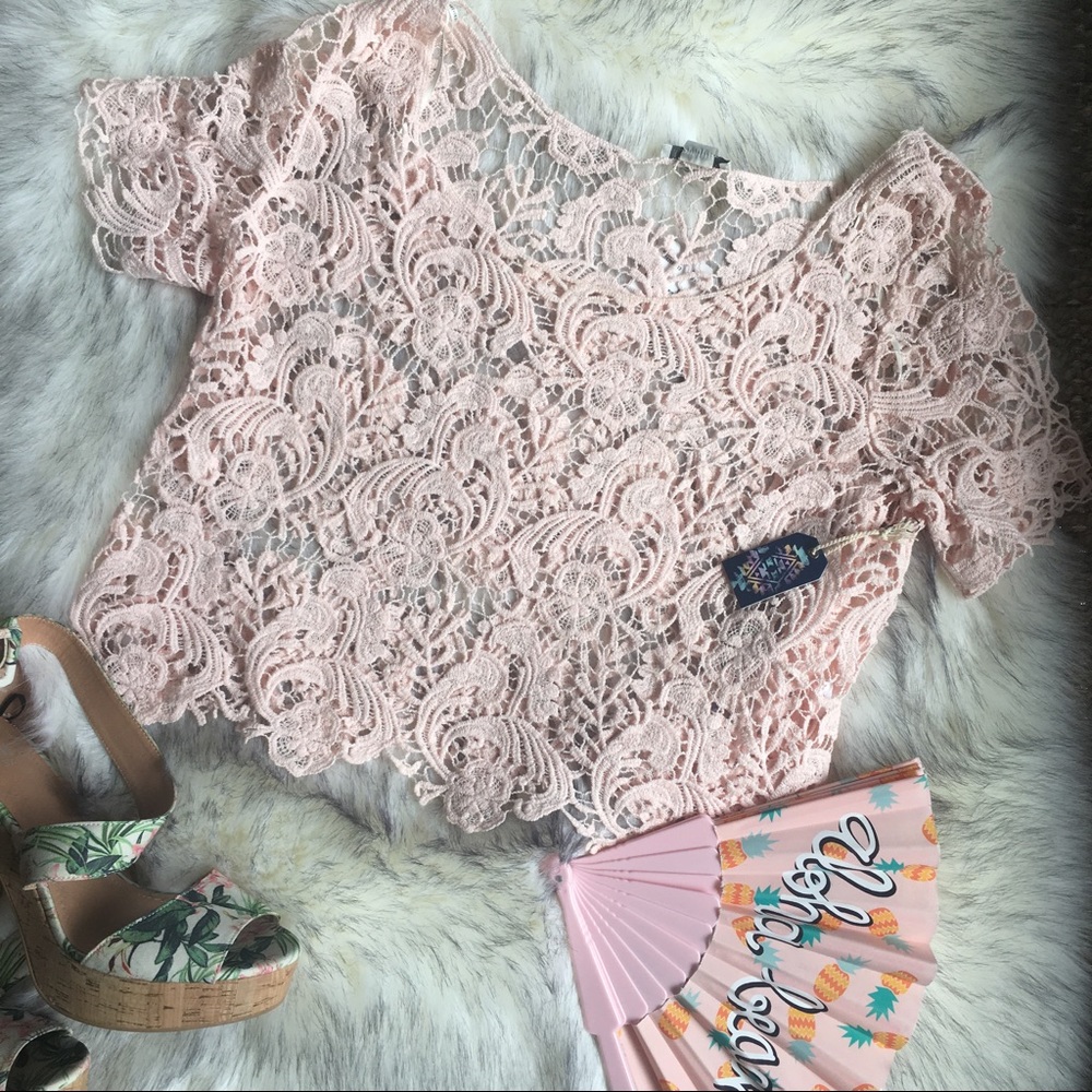 NWT Forever 21 knit Crochet croptop seashe…